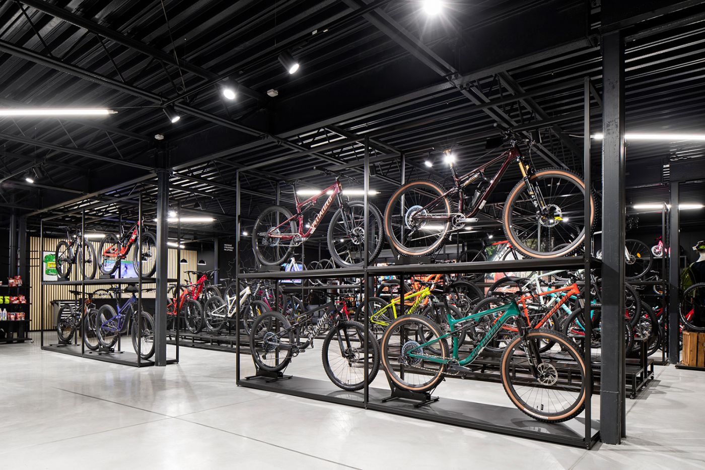 Architekti.sk | BajkShop Joyride, ateliér, projekty domov s garážou, interiérovy dizajn