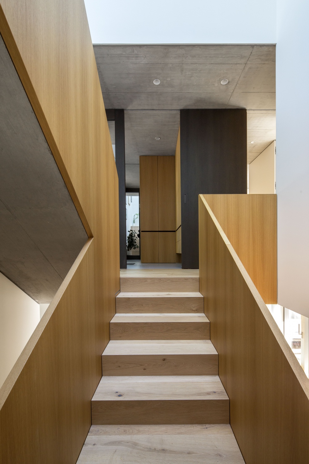 Architekti.sk | Dvojdom v lese, architektúra domu, projekty domov s garážou, služby architekta