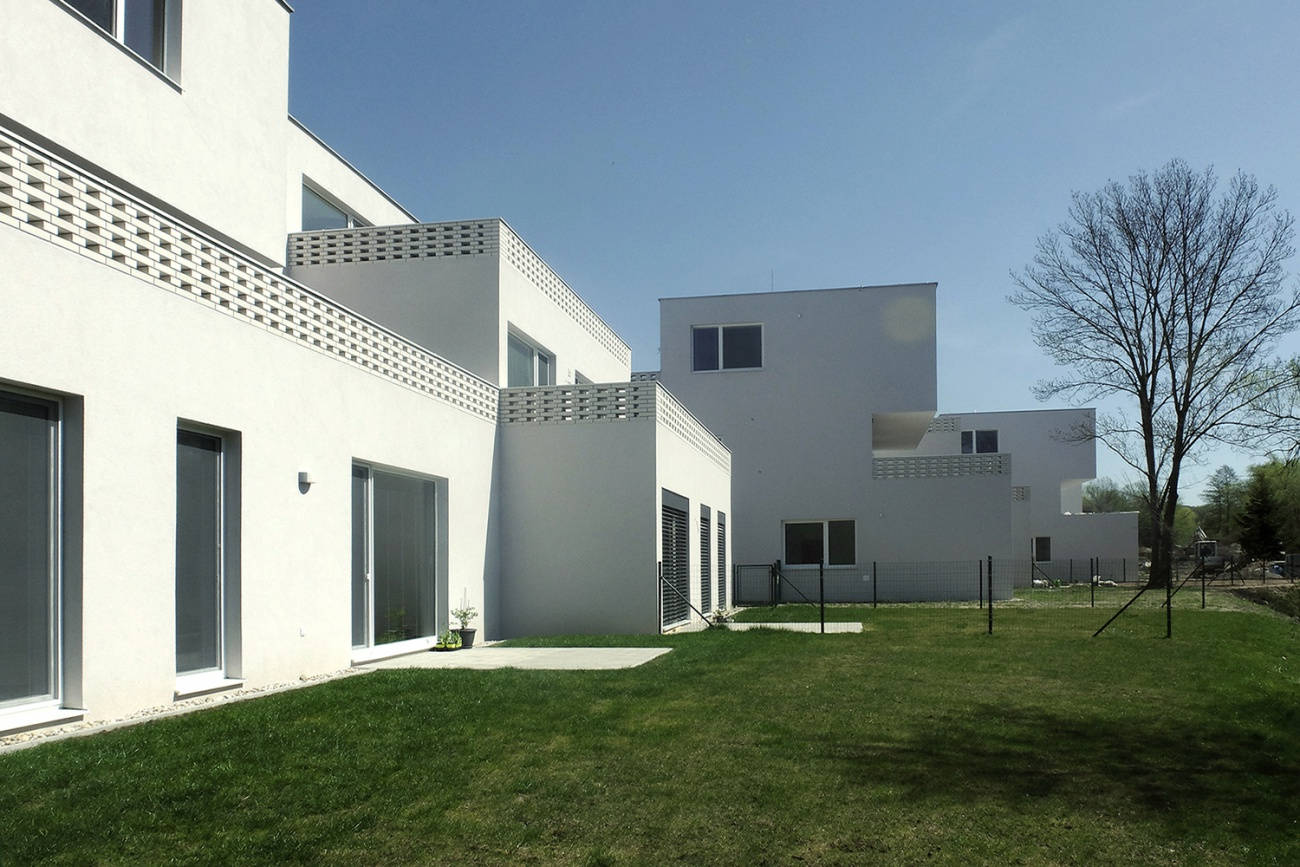 Architekti.sk | Bytové domy pri potoku, služby architekta, interiérovy dizajn, dizajn