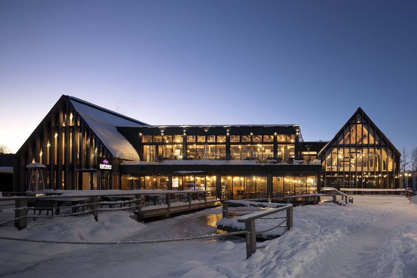 Architekti.sk | Dostavba recepcie a reštaurácie, rodinny dom, park, dizajn